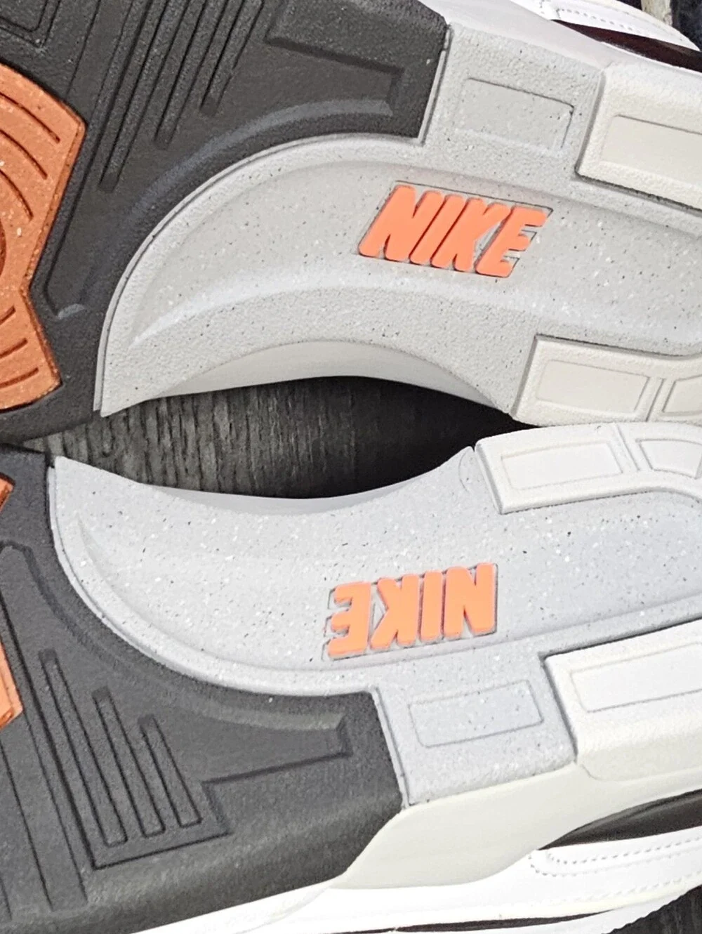 NWOB Nike Men’s White and Black Low-Top Sneakers with Orange Insole Accent
